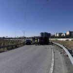 kayseride-kuzey-cevre-yolunda-pancar-yuklu-tir-devrildi-surucu-yaralandi-jRc5YsC7